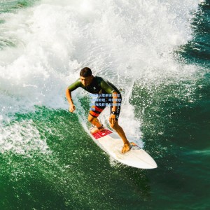 爱游戏体育-萨拉赫三度单场5次过人闪耀欧冠，马德里双雄成埃及巨星名场面背景板